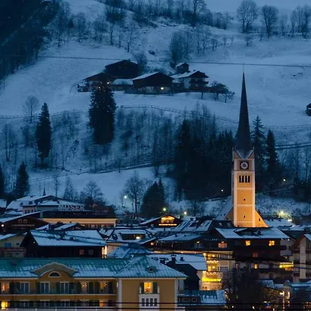 Schiwiese Mit Freiem Eintritt In Alpentherme In * Bad Hofgastein